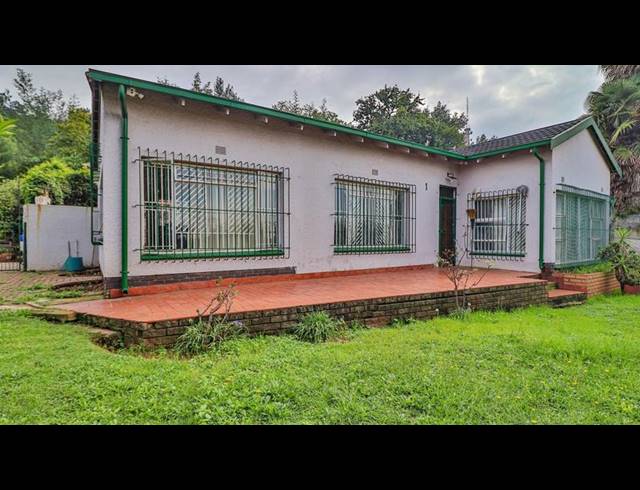 3 BEDROOM HOUSE FOR SALE IN BEZUIDENHOUT VALLEY